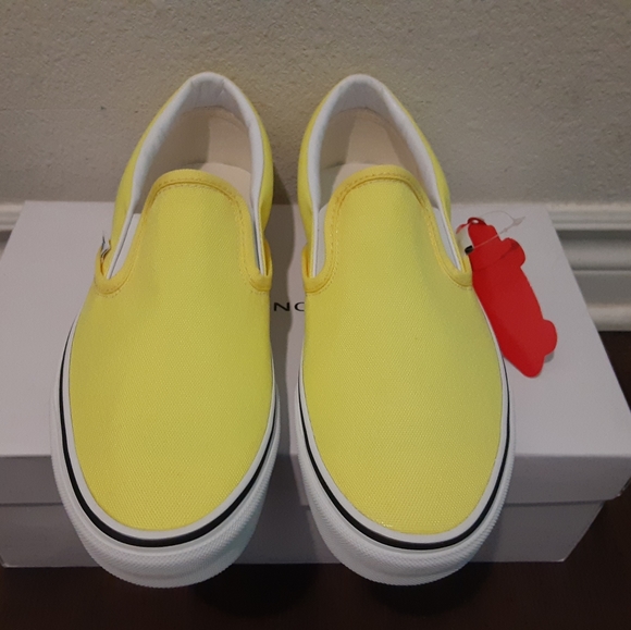 Vans - Picture 2 of 4